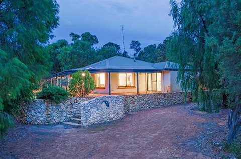 Yallingup Pet Friendly Bush Retreat - Melbourne Tourism 4