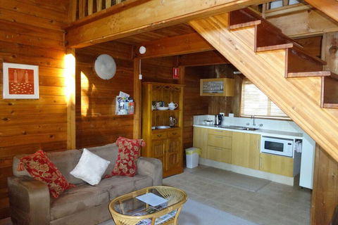 Jarrah Glen Cabins - Melbourne Tourism 6