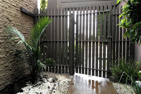 Deluxe Lake View House - Melbourne Tourism 2