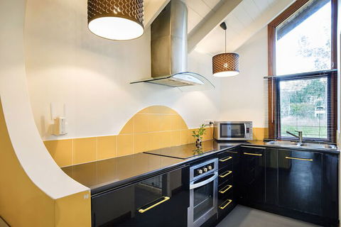 Airlie Beach Eco Cabins - Melbourne Tourism 4