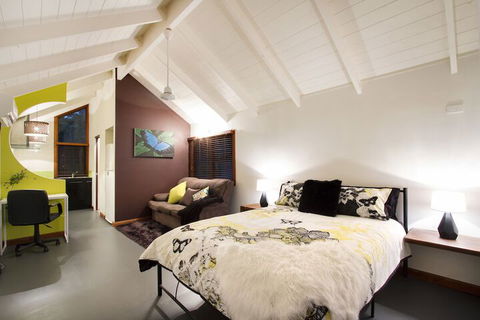 Airlie Beach Eco Cabins - Melbourne Tourism 6