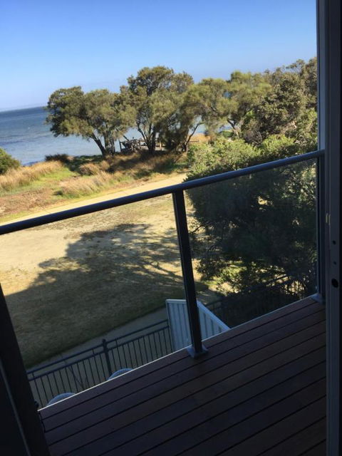 Falcon Bay 4x4 Townhouse - Melbourne Tourism 3