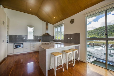 Waters Edge Townhouse 2 - Melbourne Tourism 3