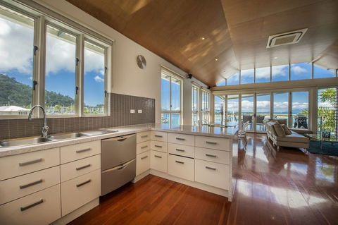 Waters Edge Townhouse 2 - Melbourne Tourism 6