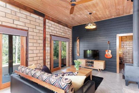 Falls River Luxury Accommodation - Melbourne Tourism 2