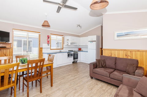 Holiday Haven Lake Tabourie - Melbourne Tourism 6
