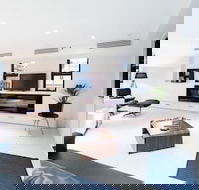MADDISON 3BDR Port Melbourne Apartment - Melbourne Tourism