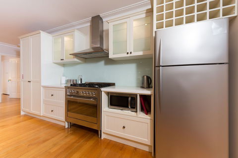 Lovely 5BR House Walk To Train And Shops - Melbourne Tourism 4