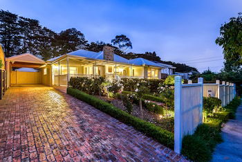 Lovely 5BR House Walk To Train And Shops - Melbourne Tourism 1