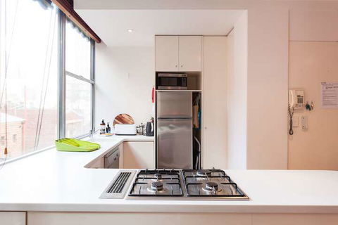 BENJAMIN, 2BDR Melbourne Apartment - Melbourne Tourism 2