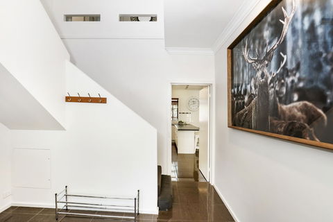 Elk Estate - Melbourne Tourism 1
