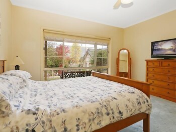 Alpine Mist - Spacious 5 Bedroom Home - Melbourne Tourism 3