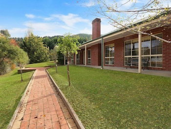Alpine Mist - Spacious 5 Bedroom Home - Melbourne Tourism 1