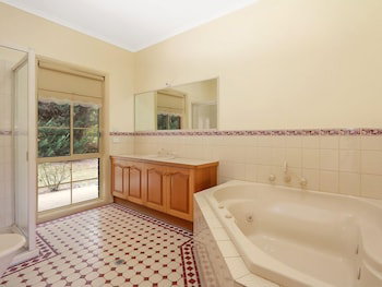 Alpine Mist - Spacious 5 Bedroom Home - Melbourne Tourism 5