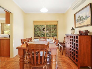 Alpine Mist - Spacious 5 Bedroom Home - Melbourne Tourism 2