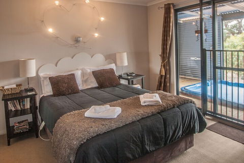 Cloud Nine Spa Chalets - Melbourne Tourism 2