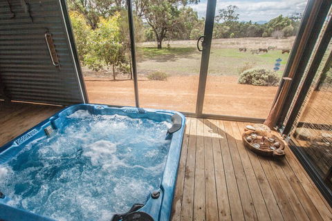 Cloud Nine Spa Chalets - Melbourne Tourism 3