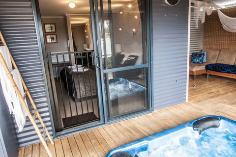 Cloud Nine Spa Chalets - Melbourne Tourism 1