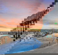 Stylish Resort Living in CBD - Melbourne Tourism