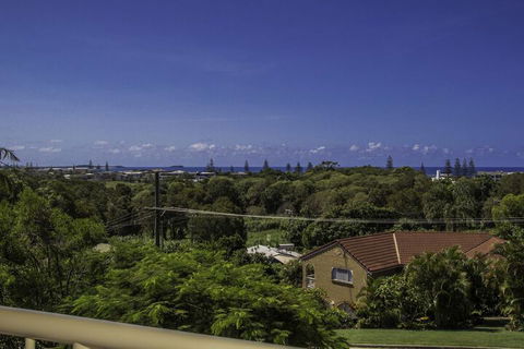 KINGSCLIFF HOLIDAY HOME On The HILL SYDS VIEW - Melbourne Tourism 1