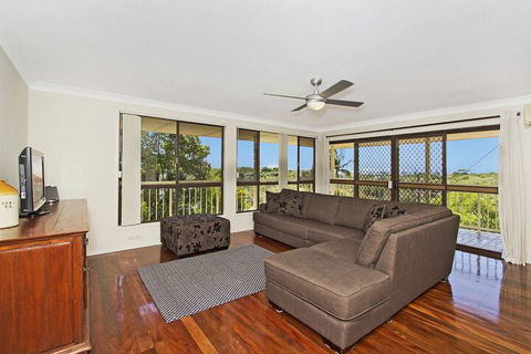 KINGSCLIFF HOLIDAY HOME On The HILL SYDS VIEW - Melbourne Tourism 4