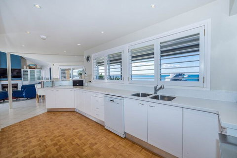 Waterfront Wonderland Foreshore Drive 41 - Melbourne Tourism 2