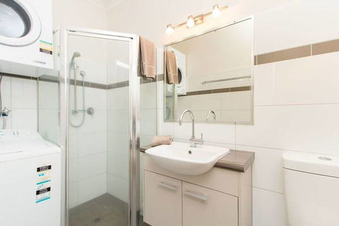 Cable Beach Apartments - Melbourne Tourism 7