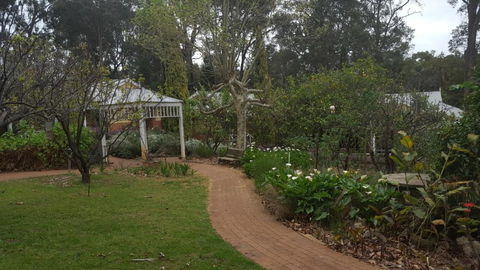 Two Sisters Chalets - Melbourne Tourism 7