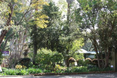 Two Sisters Chalets - Melbourne Tourism 0