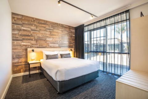 Nightcap At Westside Hotel - Melbourne Tourism 0
