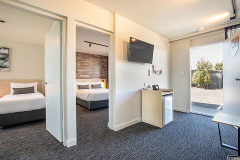 Nightcap At Westside Hotel - Melbourne Tourism 5