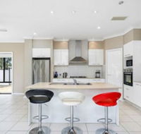 Central Gold Coast Large Modern Elevated Home - Melbourne Tourism