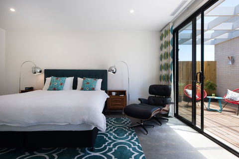 Arenas South - Melbourne Tourism 2