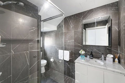 Darling Harbour Penthouse Views & Hot Tub - Melbourne Tourism 2