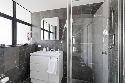 Darling Harbour Penthouse Views & Hot Tub - Melbourne Tourism 7