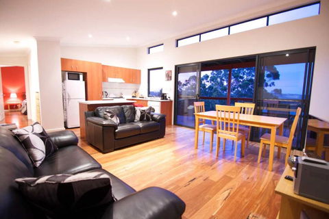 Karrak Reach Forest Retreat - Melbourne Tourism 6