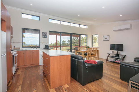 Karrak Reach Forest Retreat - Melbourne Tourism 2