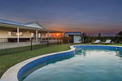 Your Luxury Escape Byron Sunset Breeze - Melbourne Tourism 4