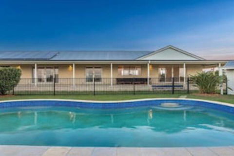Your Luxury Escape Byron Sunset Breeze - Melbourne Tourism 0