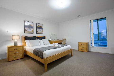 104 Sanctuary Lake Donatella Retreat - Melbourne Tourism 4