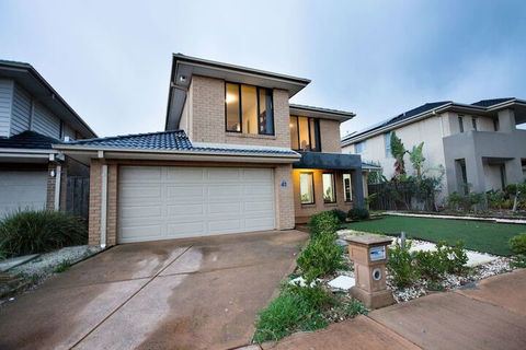 104 Sanctuary Lake Donatella Retreat - Melbourne Tourism 1