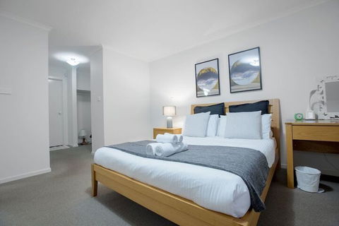 104 Sanctuary Lake Donatella Retreat - Melbourne Tourism 3