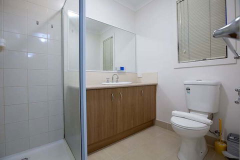 104 Sanctuary Lake Donatella Retreat - Melbourne Tourism 5