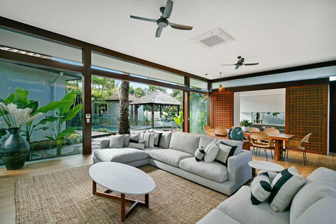 ESPRIT 2 PALM COVE BRAND NEW - Melbourne Tourism 4