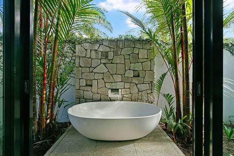 ESPRIT 2 PALM COVE BRAND NEW - Melbourne Tourism 5