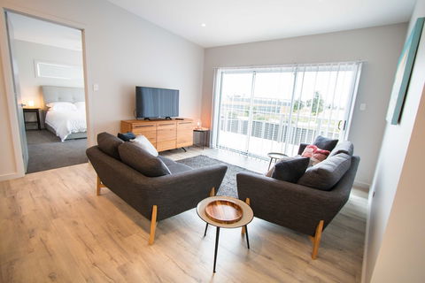 Wellington Lake Retreat - Melbourne Tourism 1