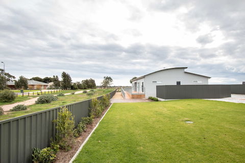 Wellington Lake Retreat - Melbourne Tourism 0