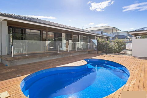 Hibiscus House Sawtell NSW - Melbourne Tourism 1