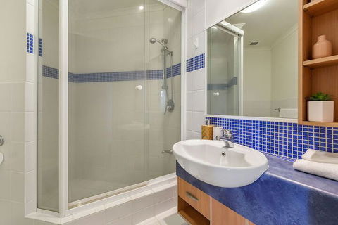 BEACH BLISS LUXURIOUS APARTMENT With POOL - Melbourne Tourism 2