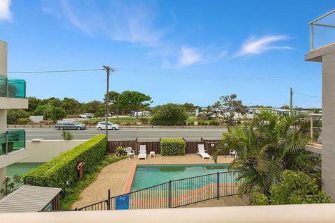 BEACH BLISS LUXURIOUS APARTMENT With POOL - Melbourne Tourism 1